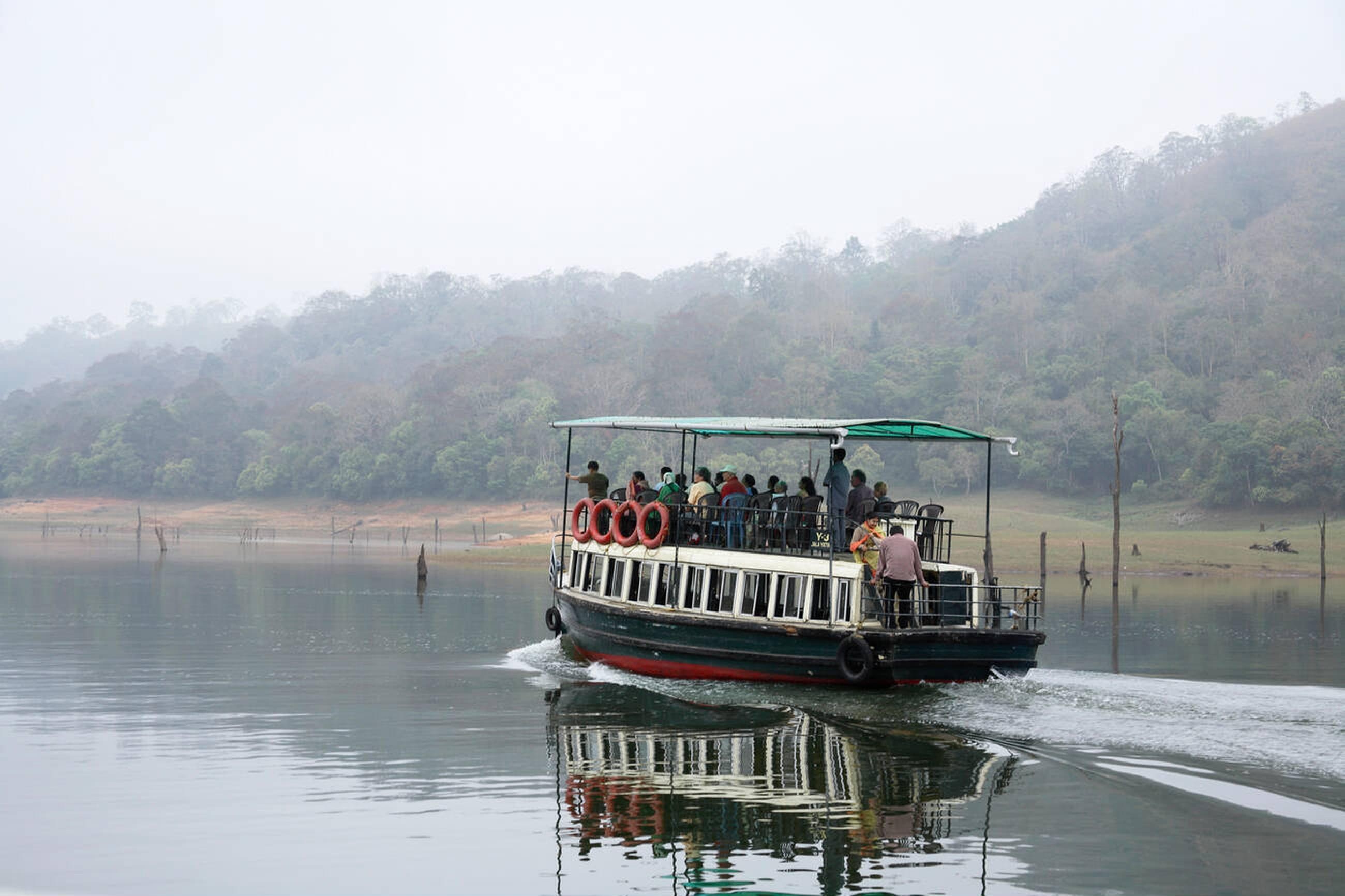 Family Mist & Waves Get away Kerala | Munnar | Thekkady | Alappuzha | Kochi |