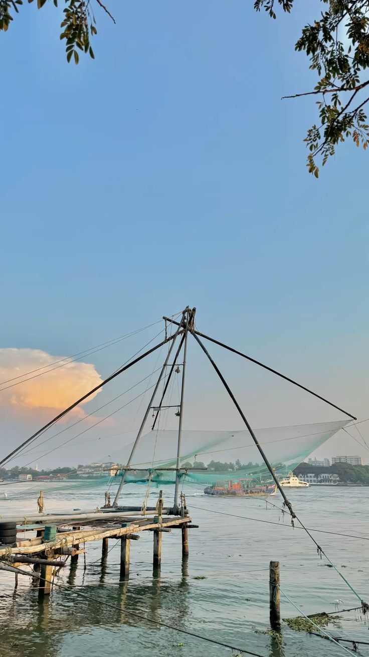 Kerala Honeymoon -When Romance Meets Nature Kochi-Munnar-Thekkady-Alappuzha-Varkala-