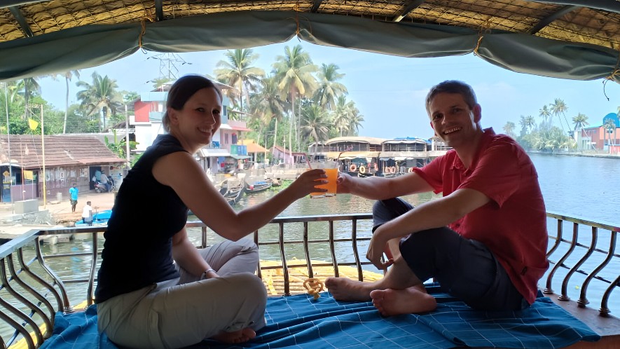 Kolukkumalai Sunrise Jeep Safari & Alleppey Houseboat Stay